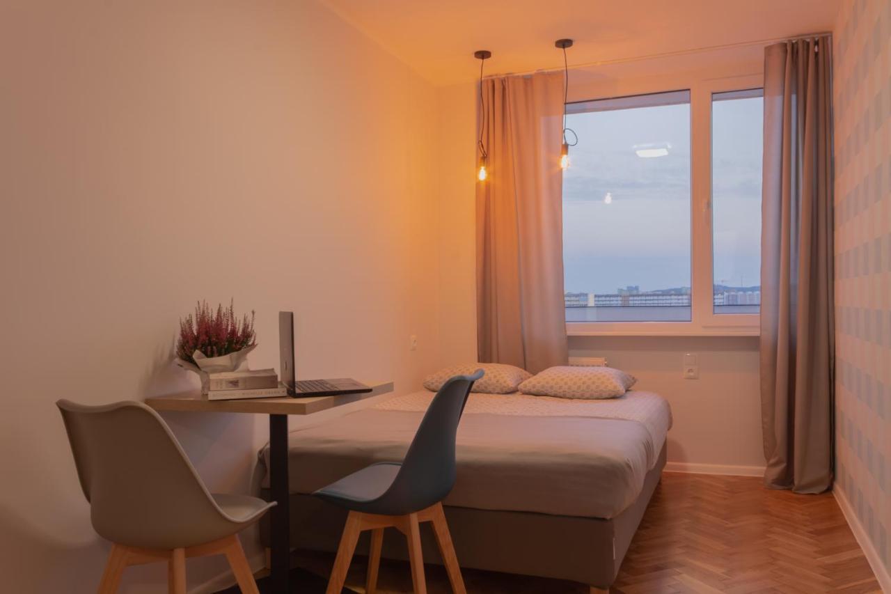Initium Rooms - Pokoje Na Wynajem - Obroncow Wybrzeza 4D Gdansk Luaran gambar